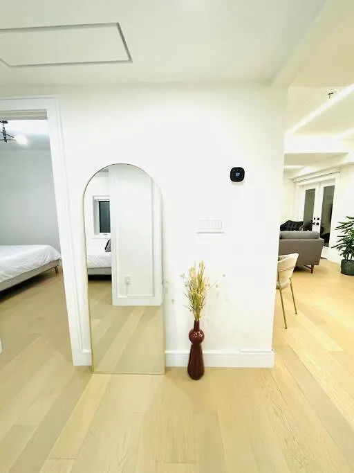 Modern Apartment Close To The Beach With Parking Toronto 0*,