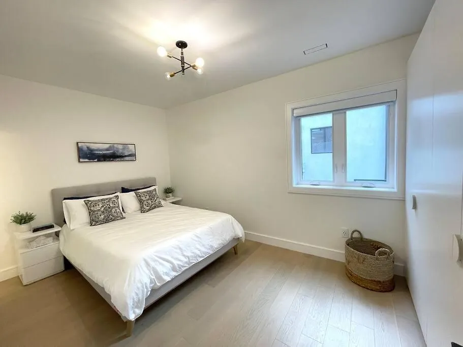 Modern Apartment Close To The Beach With Parking Toronto 0*,